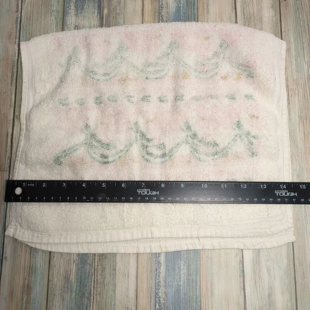 Vintage Christmas Geese Hand Towel 100% Cotton Red Green Holiday 14